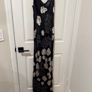 Size 2 Laundry by Shelli Segal Floral Low back Satin gown
